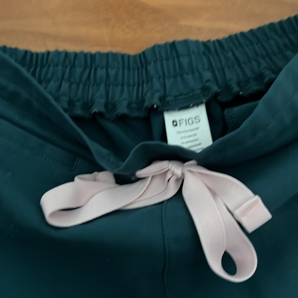 Figs Scrubs Yola Skinny Scrub Pants - Picture 2 of 9